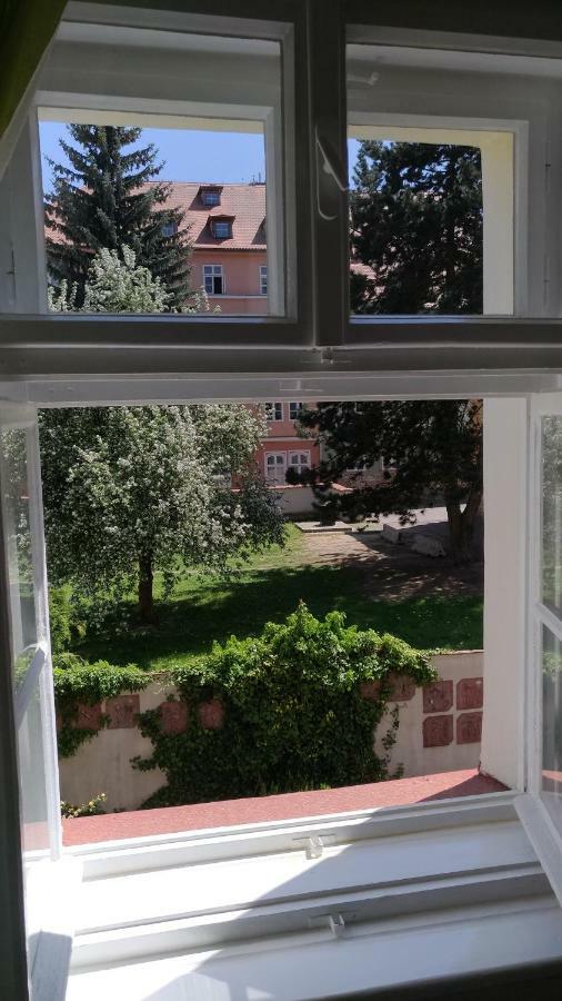 Skromny Apartman V Centru Chebu מראה חיצוני תמונה