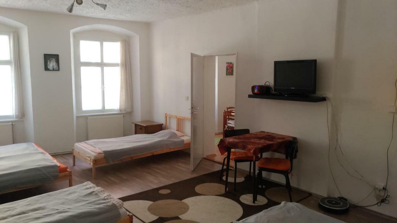 Skromny Apartman V Centru Chebu מראה חיצוני תמונה